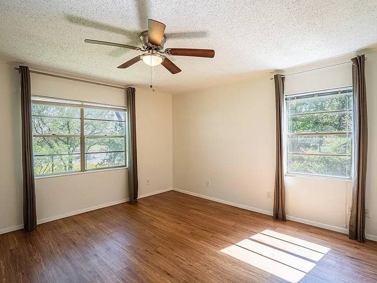 16013 Edwards Dr — Photo 12