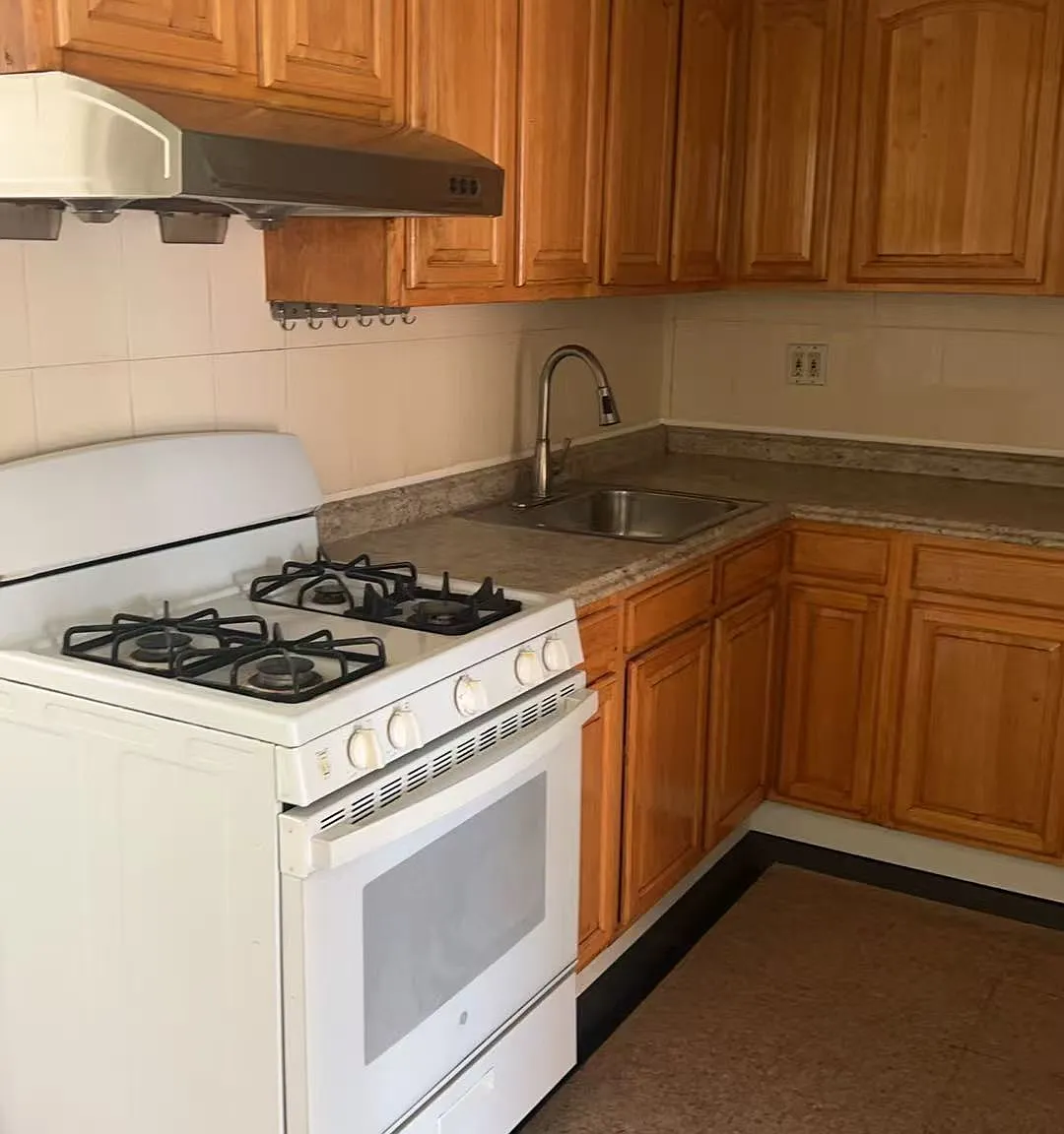 4 bed, $3,800 — Photo 1