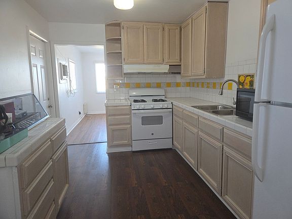 3rd image of 6535 Bullion Ave