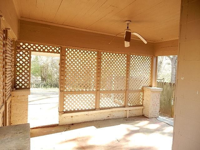 2nd image of 429 Crockett Ave