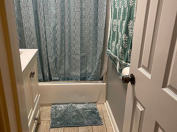 5th image of 3244 N Kenwood Ave