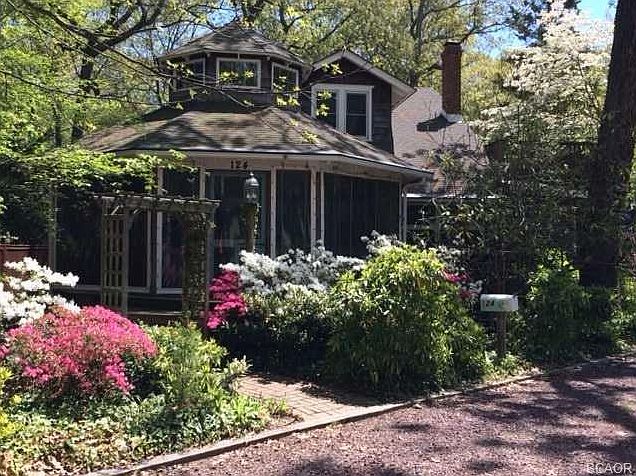 1st image of 124 Columbia Ave