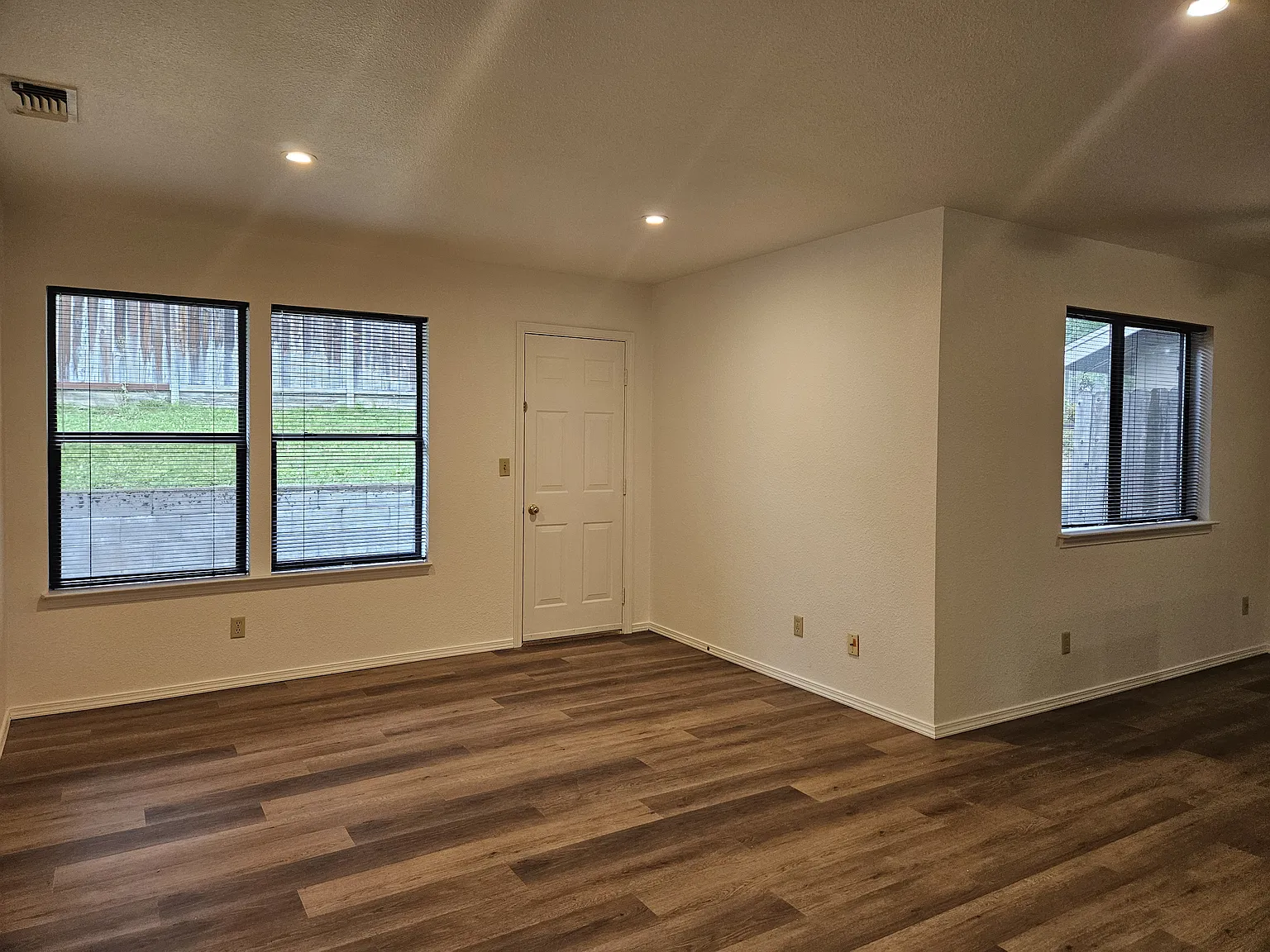 2 bed, 1168 sqft, $1,800 — Photo 3