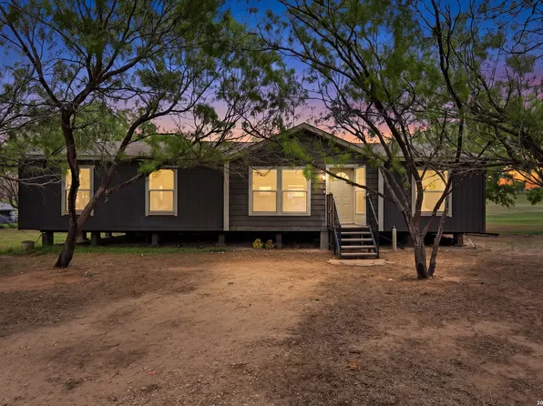 119 Avery Dr, Somerset, TX 78069