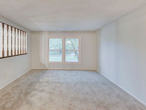 4th image of 2746 SE Lakeshore Blvd