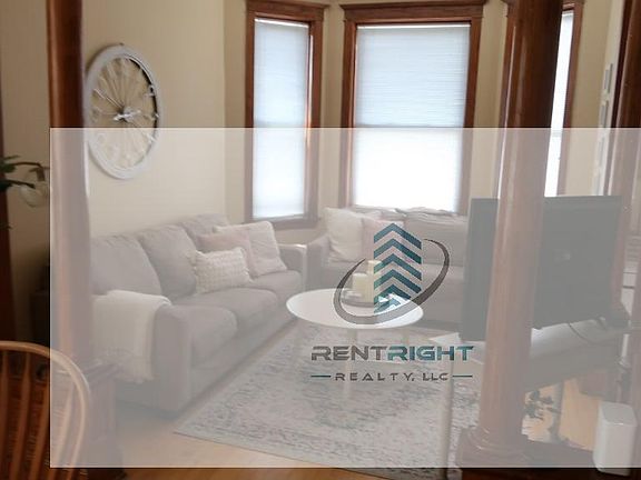 3rd image of 1353 N Ashland Ave #3F