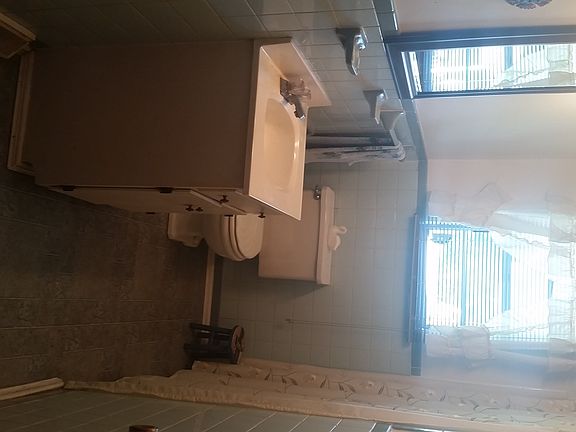 3rd image of 1568 Crestview Dr