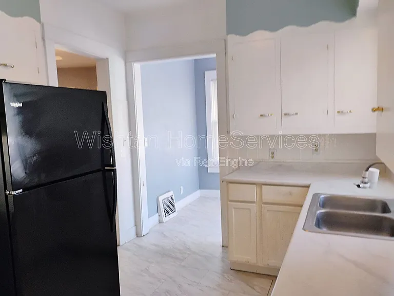 159 W Locust St — Photo 17