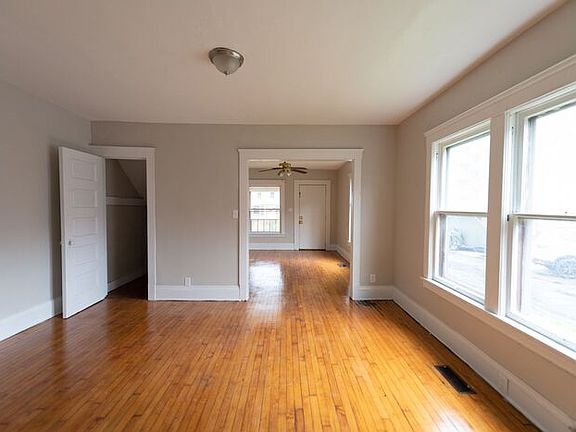 5th image of 1370 W 111th St #1368