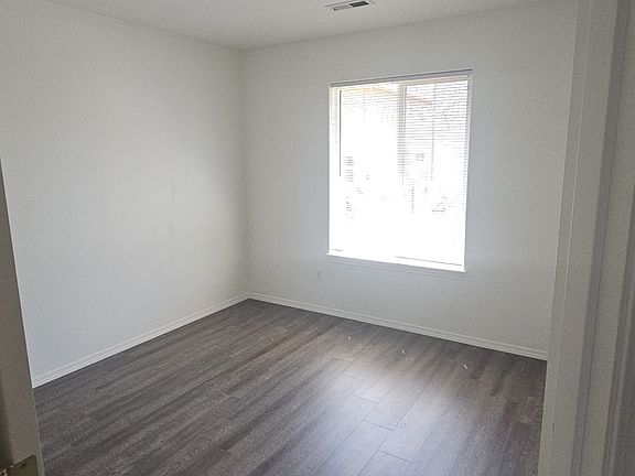 5th image of 13805 SE Rogers Ln
