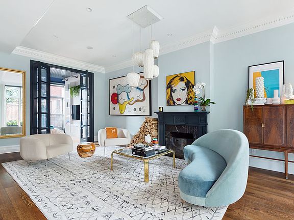 5th image of 208 W 11th St #1