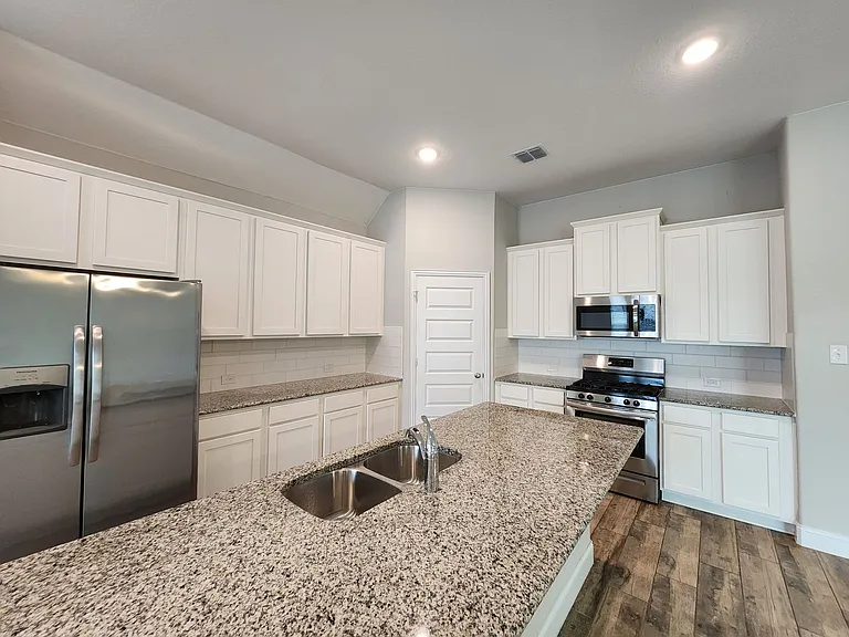 1331 Gruene Glen St — Photo 13