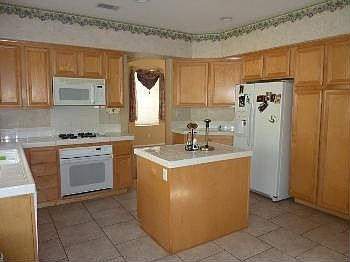 4th image of 676 Niccolette Ct
