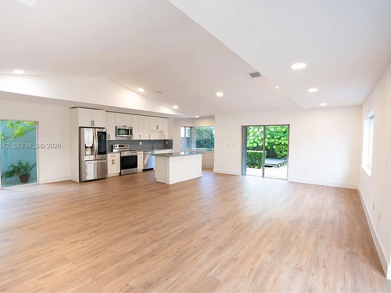 9124 SW 156th Ct — Photo 4