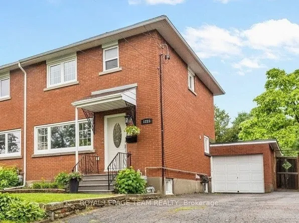 1215 Emperor Ave, Ottawa, ON K1Z 8C3
