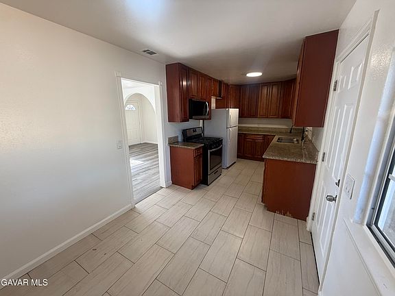 5th image of 45320 Kingtree Ave