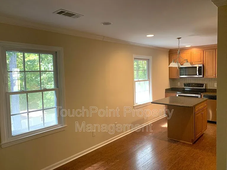 1114 Glenshannon Rd — Photo 5