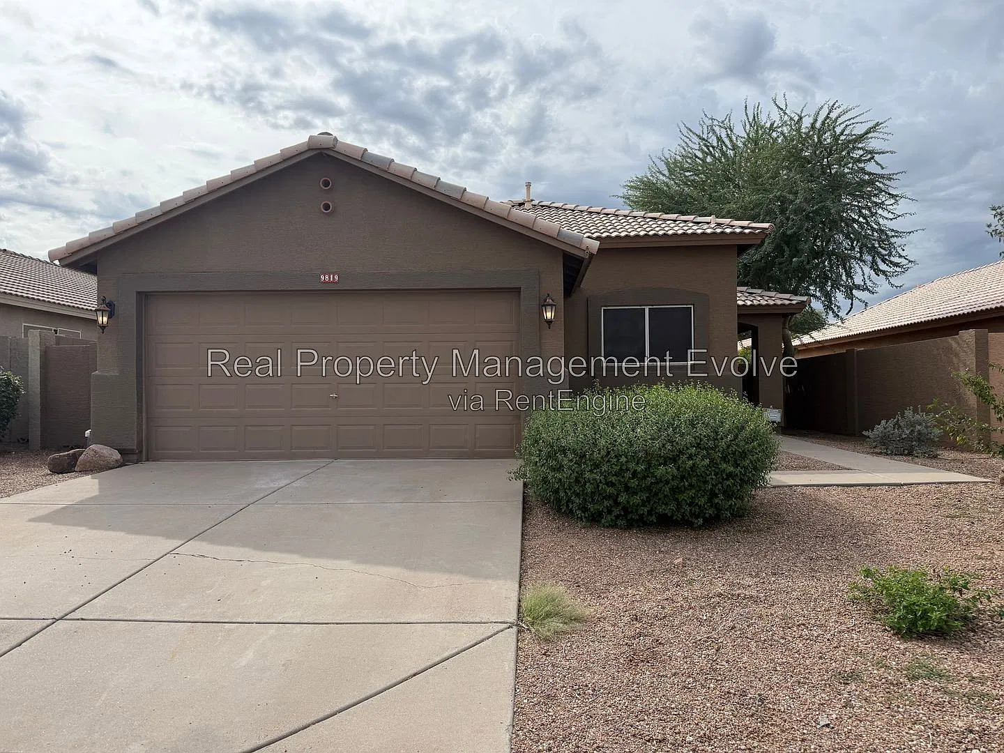 3 bed, 2.0 bath, 1353 sqft, $2,100 — Photo 2