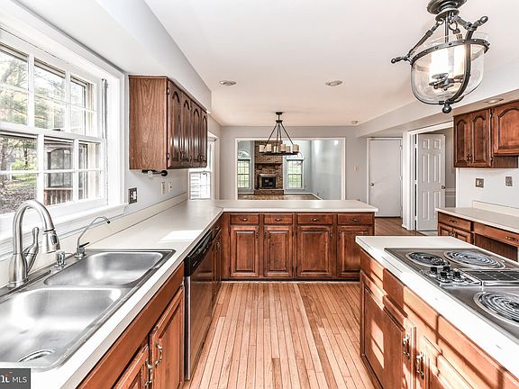4th image of 8337 Argent Cir