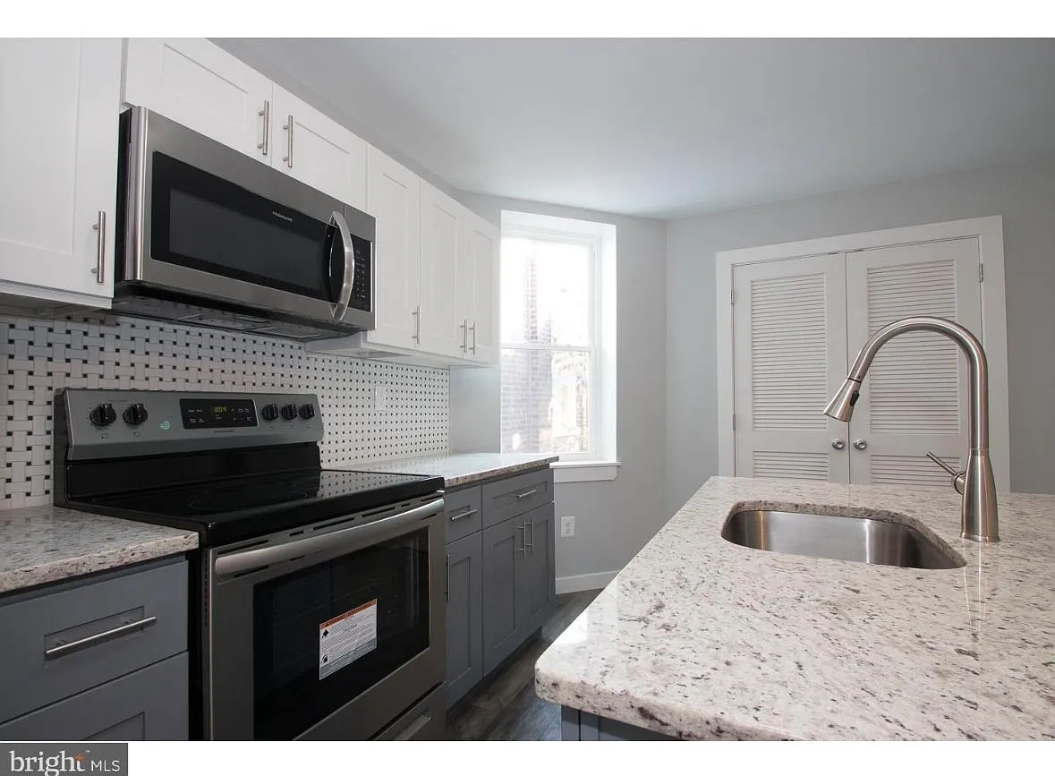 Kitchen - 1815 N 59th St #2