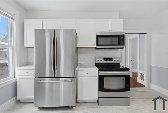 64 Rowe Ave #2 — Photo 8