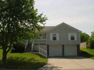 713 SW Lakeview Dr, Grain Valley, MO 64029