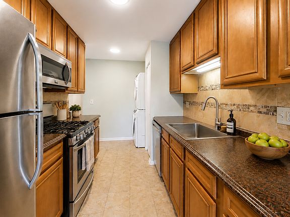 5th image of 447 N Cambridge Dr #447