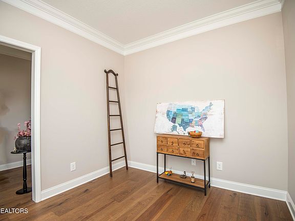 5th image of 8521 Creek Valley Ln
