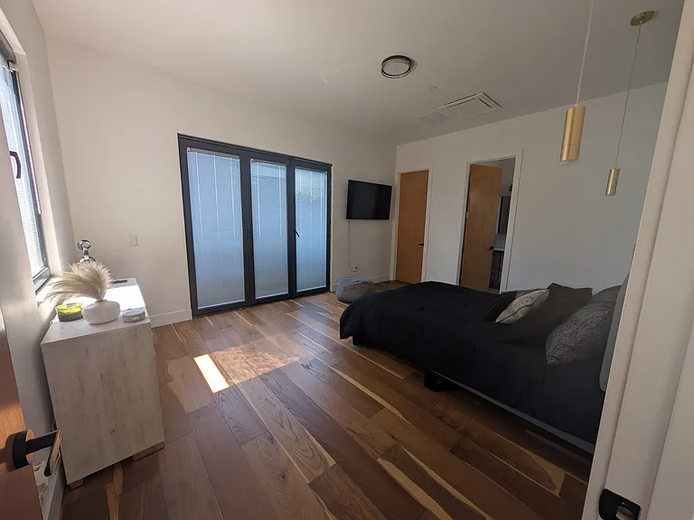2464 Desire Ave — Photo 8