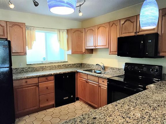 4th image of 421 S Lakeside Dr APT 5