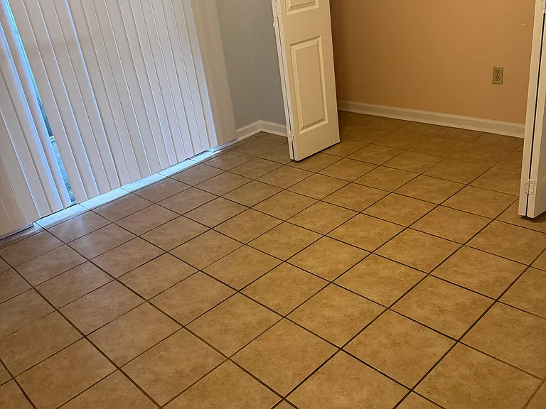 625 Vouray Dr — Photo 6