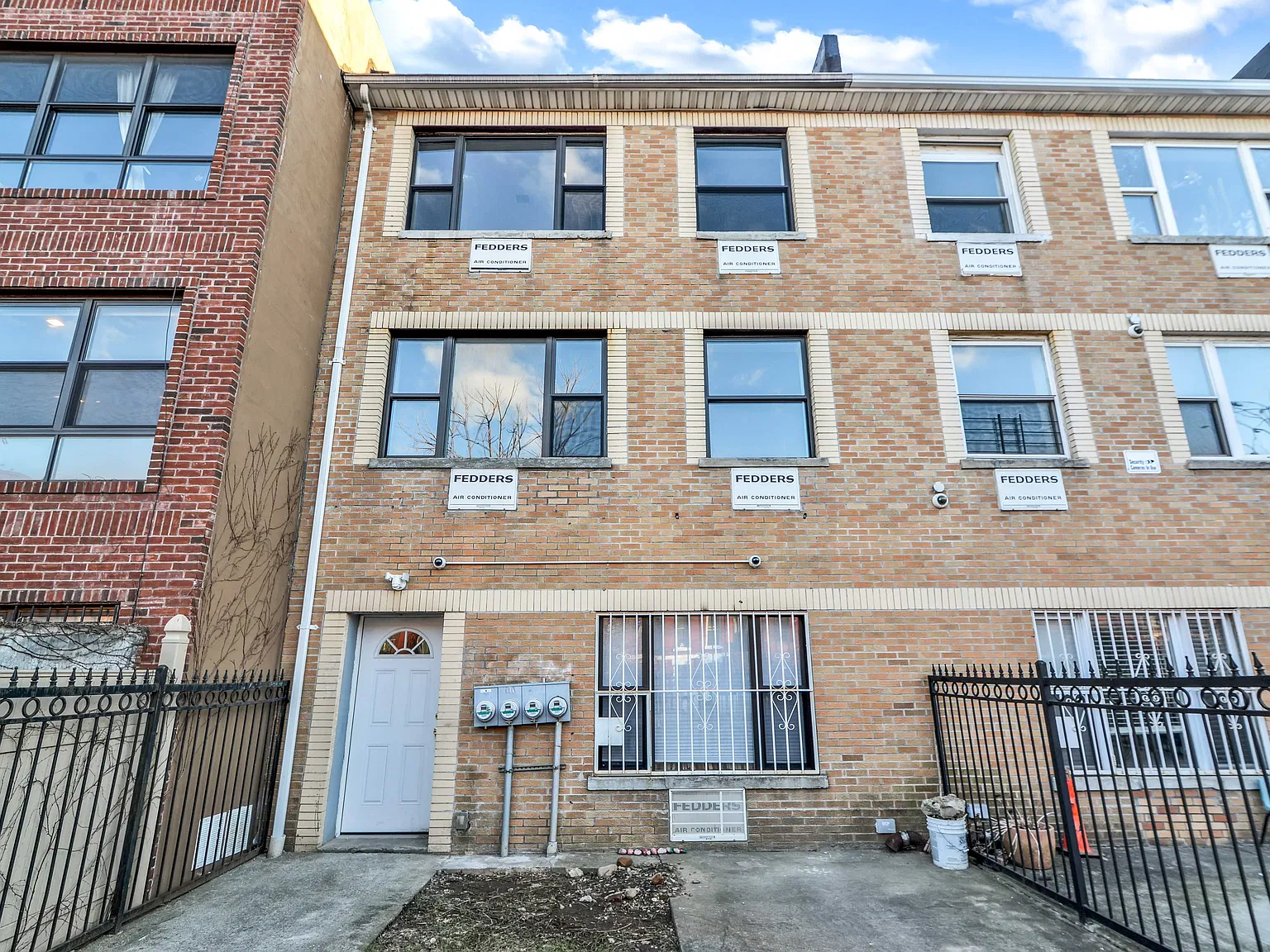 1552 Pacific Street — Photo 1
