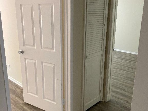 4th image of 5051 Whitsett Ave #216