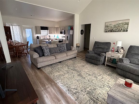 3rd image of 4081 W Highland Park Dr
