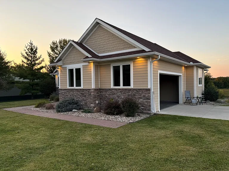 220 Meadow Woods Dr — Photo 21