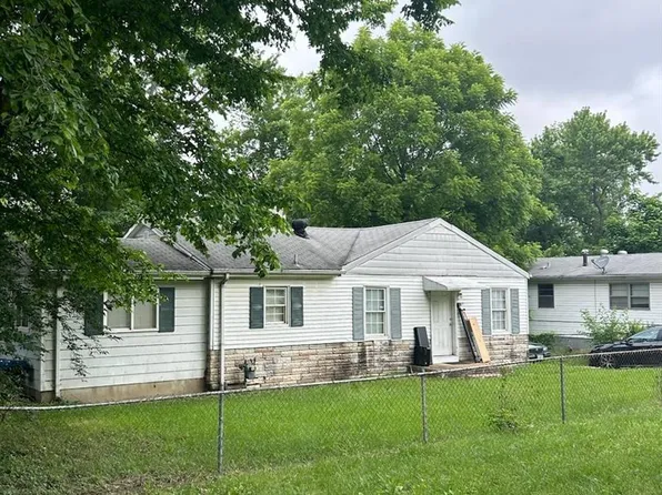 10131 Count Dr, Saint Louis, MO 63136