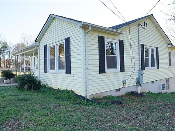 3rd image of 232 Thomas Dr