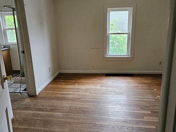 5th image of 506 E Hillside Dr