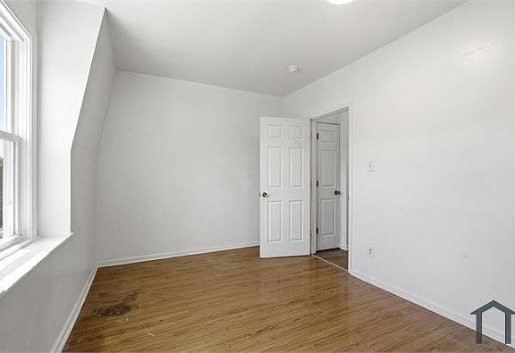5th image of 4035 Green St #3