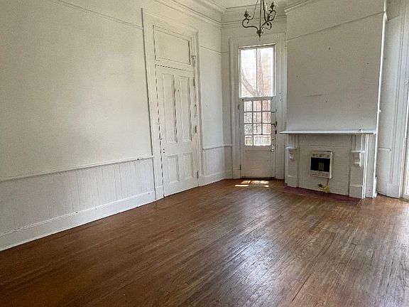 3rd image of 1644 Amelia St #E