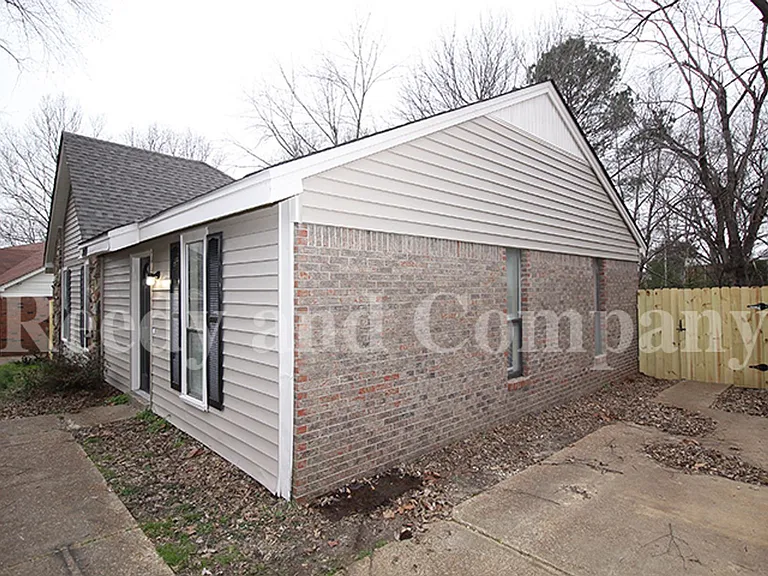 8401 Old Forge Rd — Photo 3
