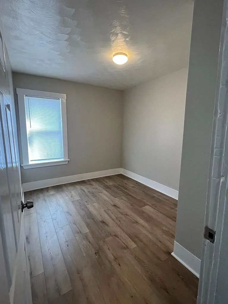 2 bed, 800 sqft, $1,600 — Photo 3