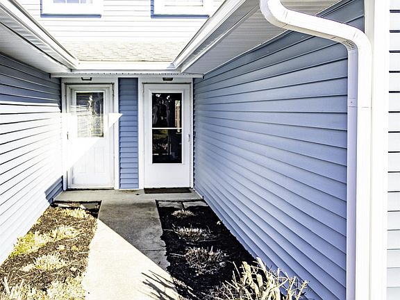 3rd image of 3648 N Lakeside Dr