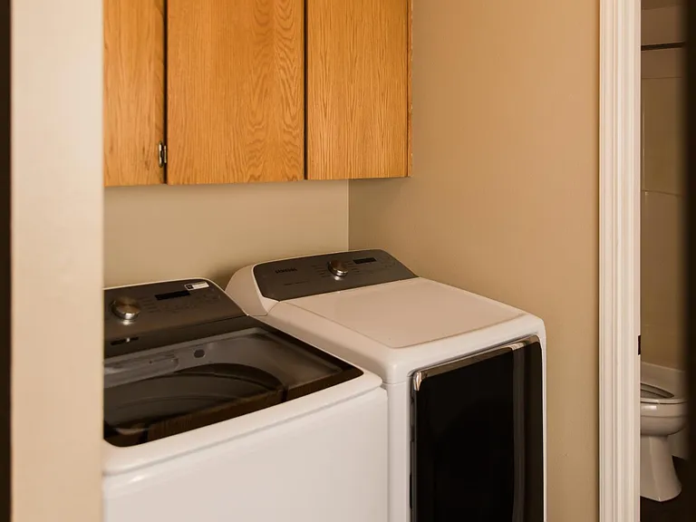 255 N Locust St — Photo 10