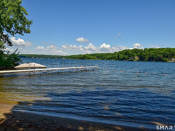 4th image of 90 Forest Road