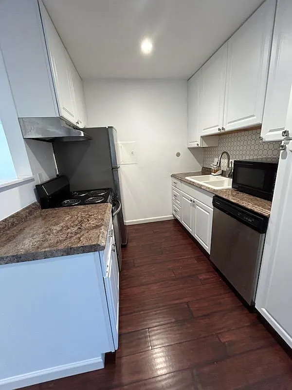 1126 Cherry Avenue — Photo 3