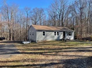 273 Quaker Ln, Scituate, RI 02857