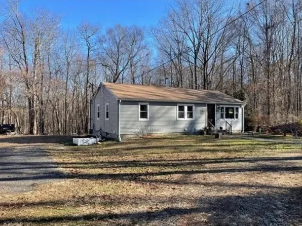 273 Quaker Ln, Scituate, RI 02857