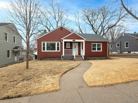 2nd image of 3036 Tremont Ave