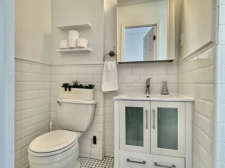 2418 Cambreleng Ave — Photo 24